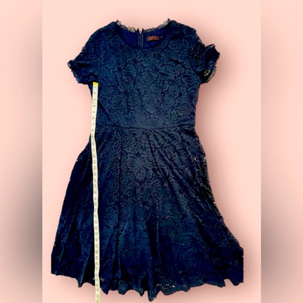 Dress Tells Dress - Picture 7 of 11